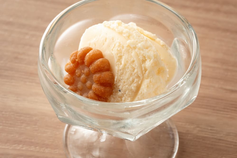 バニラアイス薬菓添え